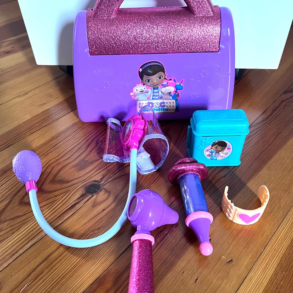 Disney Doc McStuffins Glitter Fashion Medical Kit Doctor Vet Bag Case